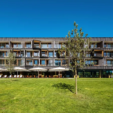 מלון Falkensteiner Family Montafon - The Leading Of The World 5*